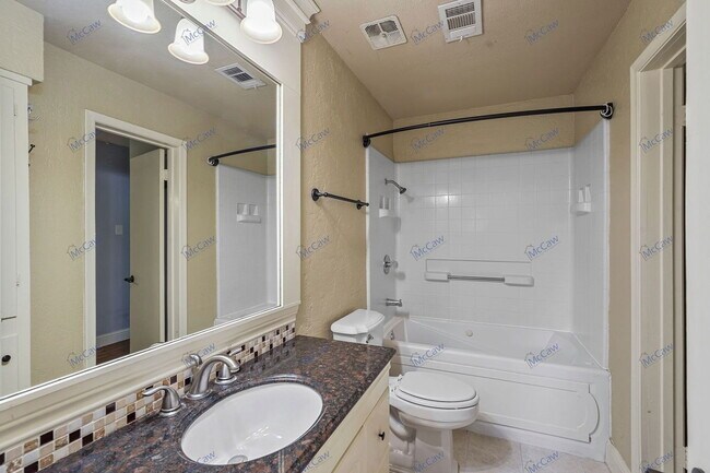 Building Photo - 1709 Ce Ora Dr