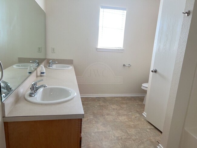 Building Photo - 4402 Breckenridge Dr
