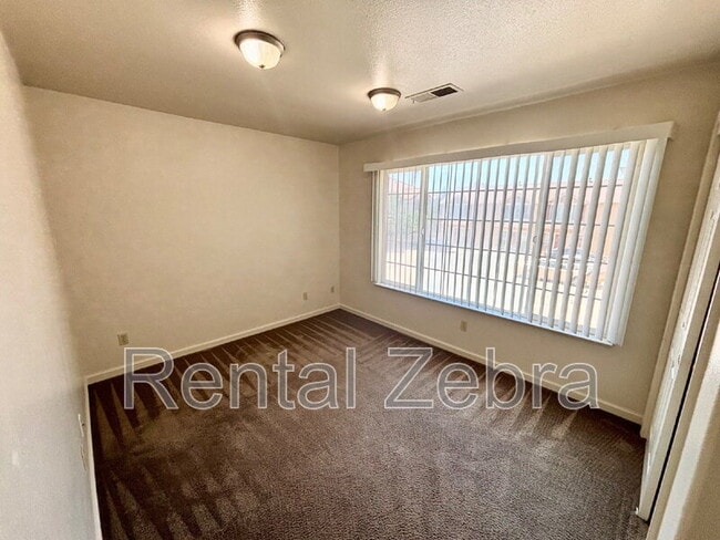 Building Photo - 2935 Willowbrook Dr