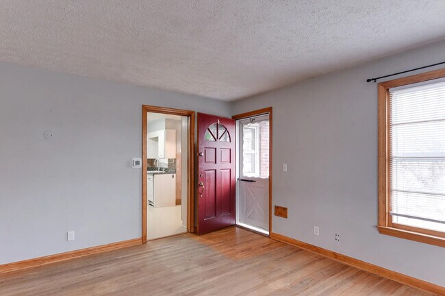 Building Photo - Maple Street