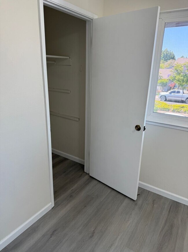 Building Photo - $3,150 / 2 BR - Updated Townhome in Prime Union City!