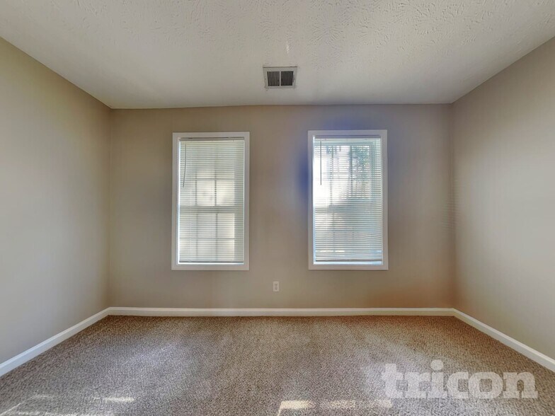 Building Photo - 75 Christopher Dr