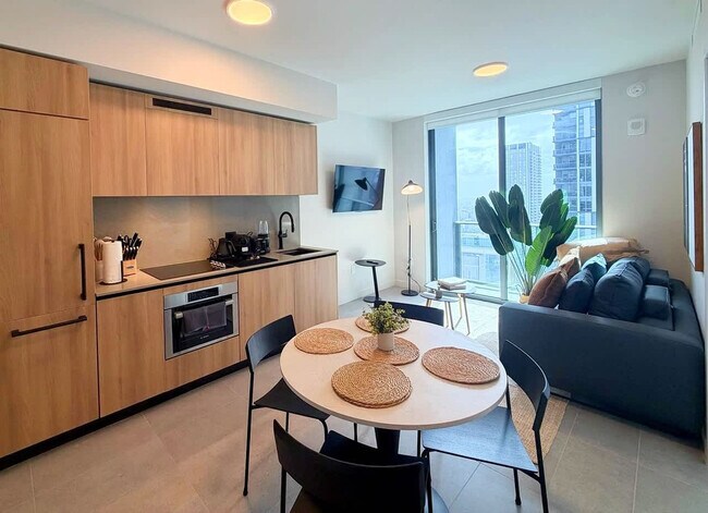 Building Photo - 121 NE 5th St