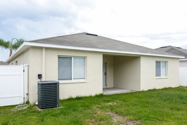 Building Photo - 30932 Midtown Ct