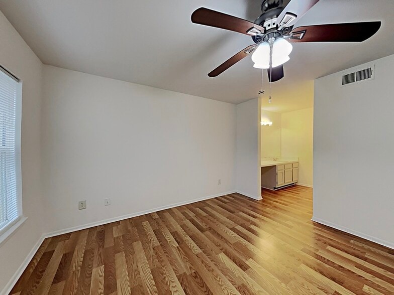 Building Photo - 490 N Pin Oak Pl