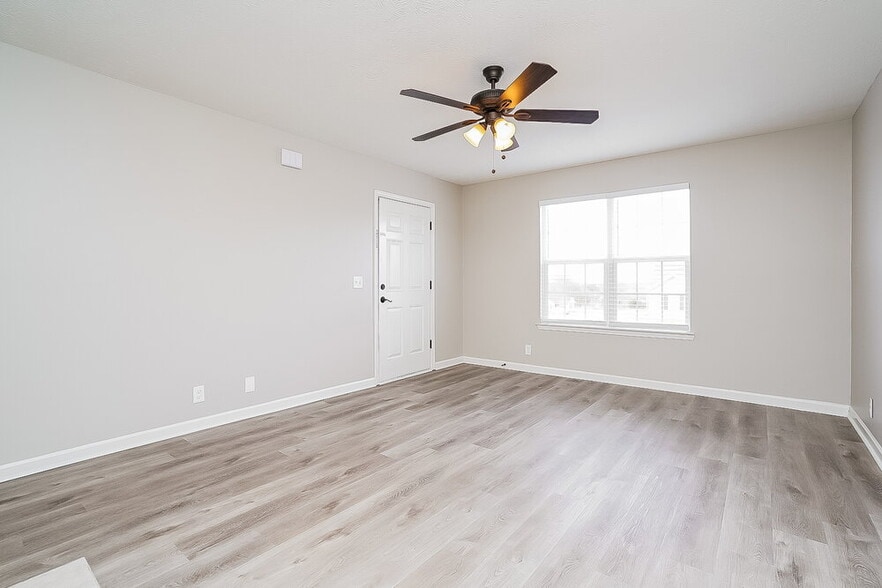 Building Photo - 1225 Akins Ridge Dr