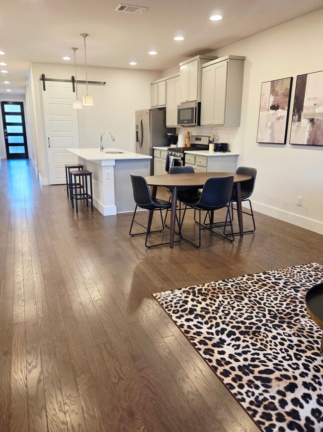 Building Photo - 441 Natalen Ave