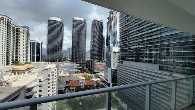 Building Photo - 1100S S Miami Ave
