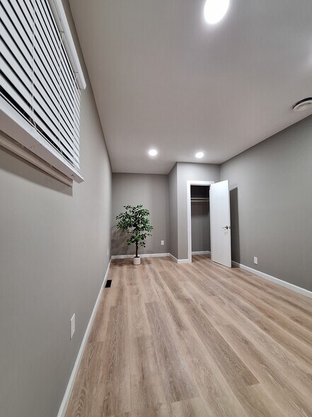 Master Bedroom - 14 N Broadway