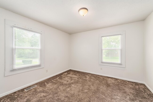 Building Photo - 302 Antler Dr
