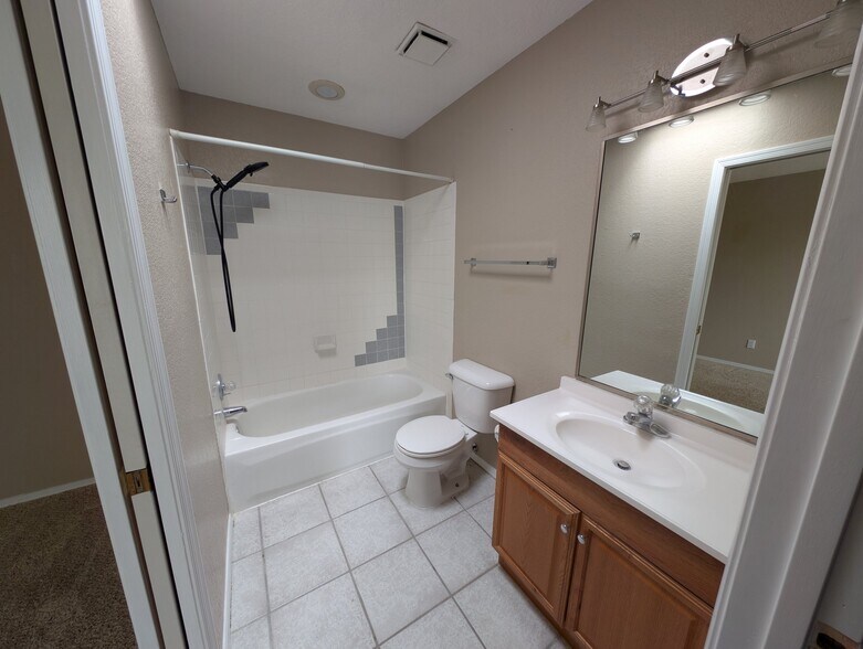 Building Photo - 542 Pinon Creek Rd SE