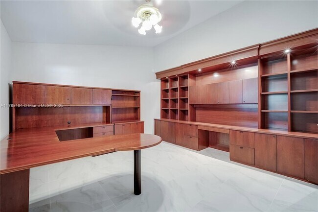 Building Photo - 9818 SW 111th Terrace