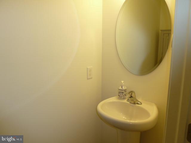 Building Photo - 860 Champions Dr