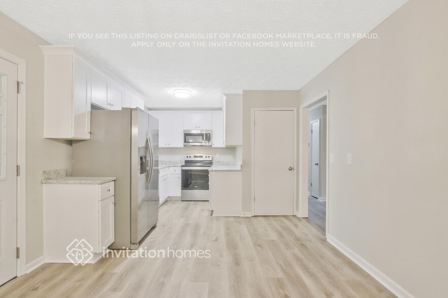 Building Photo - 1023 Lakewood Dr