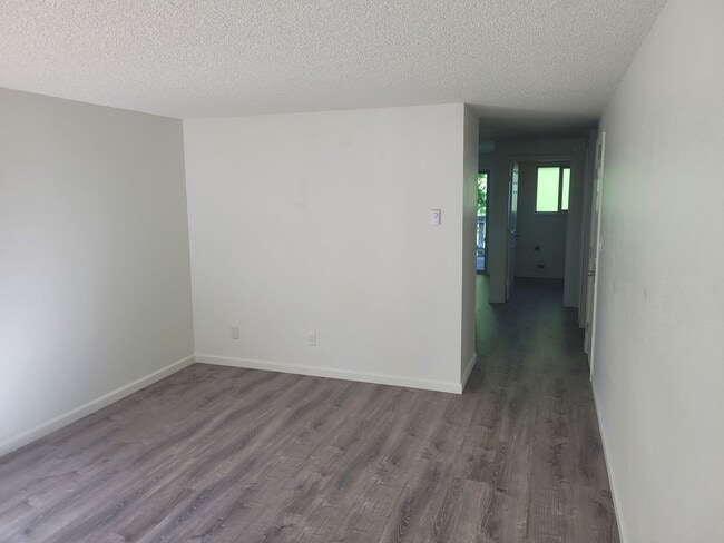Building Photo - 748 N 12th Ave