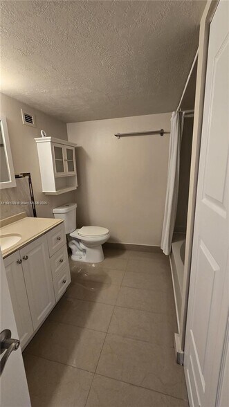 Building Photo - 1000 Parkview Dr