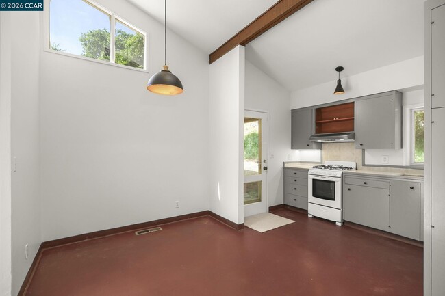 Building Photo - 165 Topaz Ln