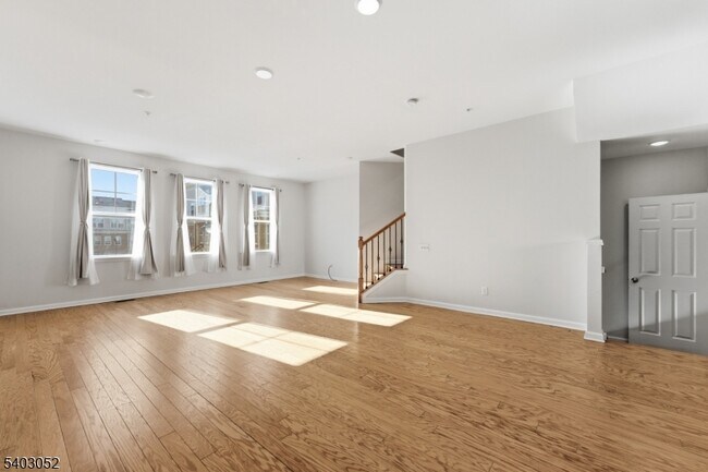 Building Photo - 38 Bond St