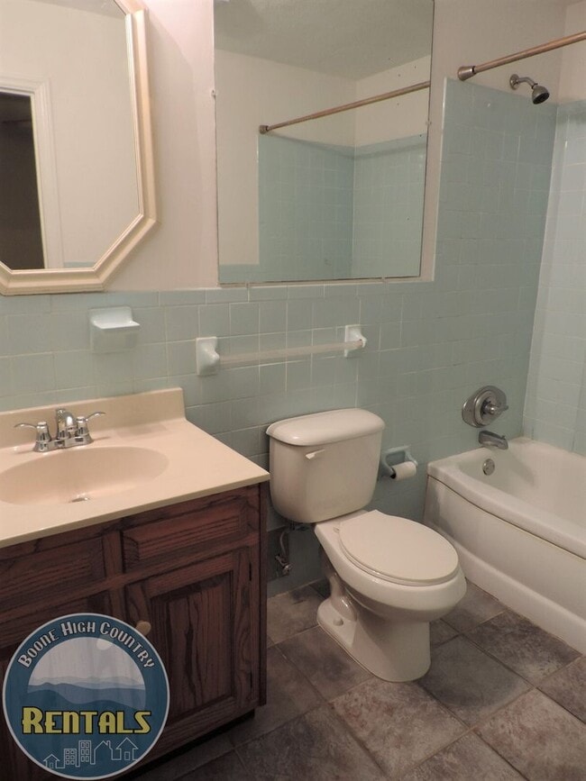 Building Photo - 3bd/2ba Ranch-Style Home Central to Boone