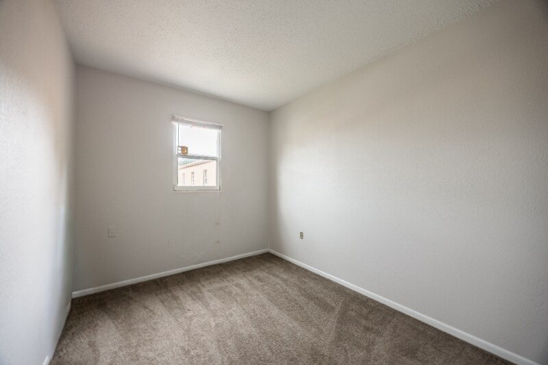 Building Photo - 914 SW 8th Ave