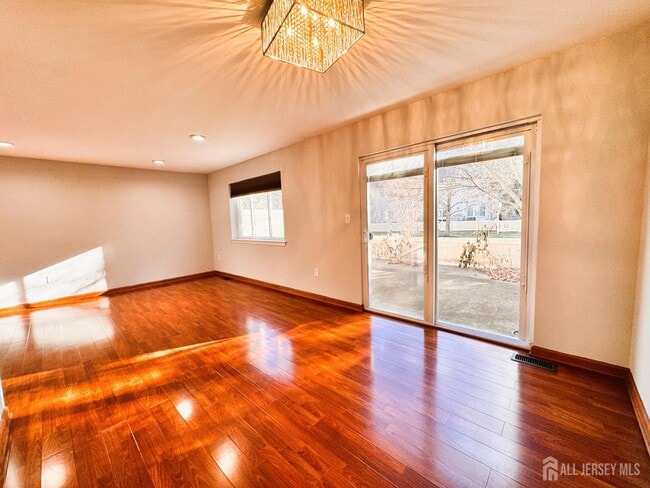 Building Photo - 160 Thoreau Dr