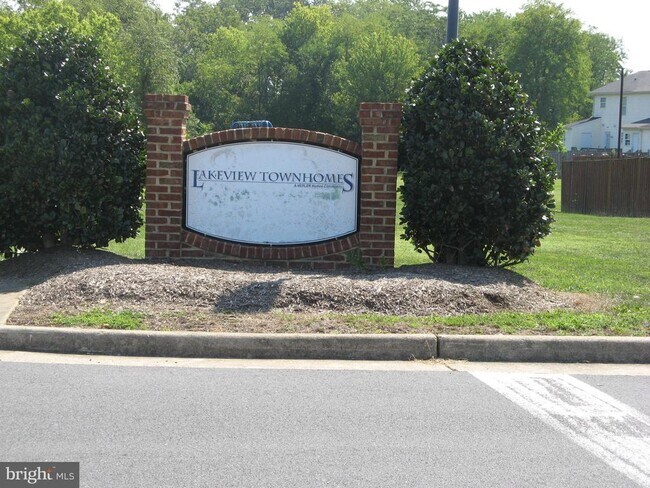 Building Photo - 175 Equestrian Dr