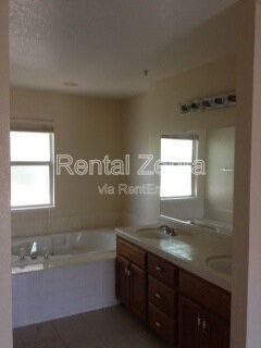Building Photo - 1020 Stonridge Dr