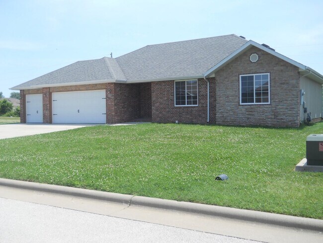 Primary Photo - Beautiful 3 bedroom house in Battlefield!