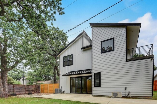 Building Photo - 2507 Rogge Ln