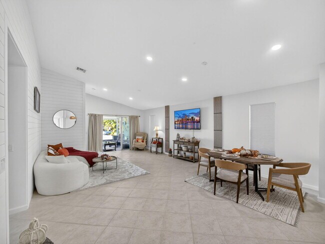 Building Photo - 2757 SW Versailles Terrace