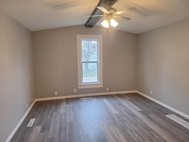 Building Photo - 202 W Chestnut St