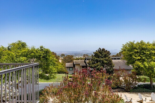 Building Photo - 6667 La Jolla Scenic S Dr