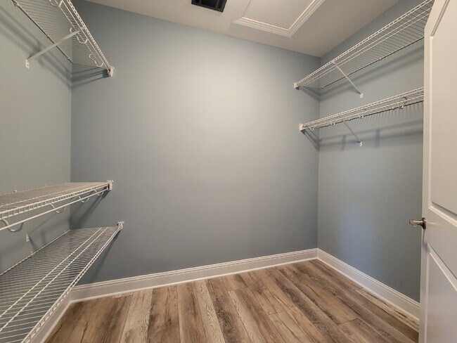 Building Photo - Germantown Gem!