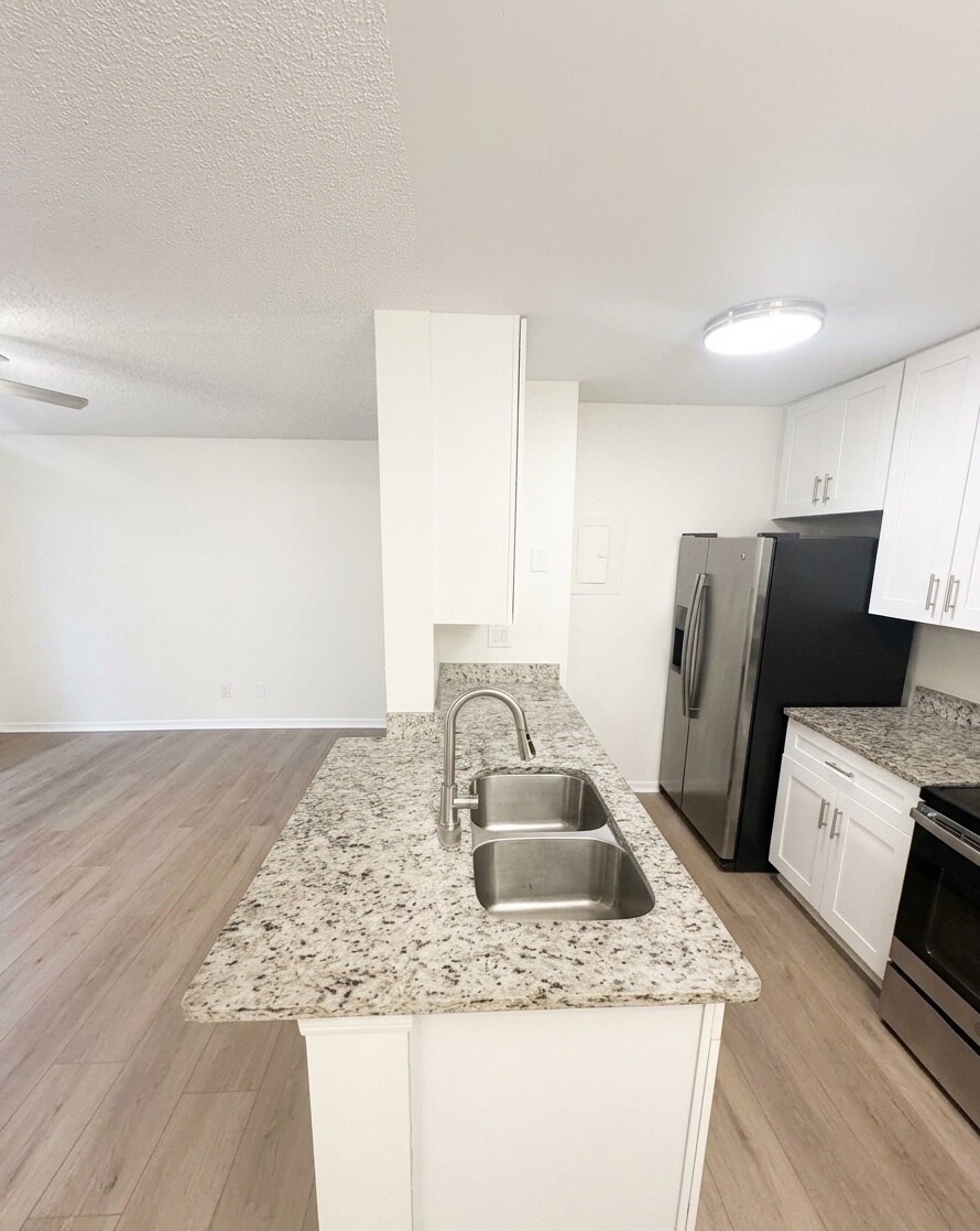 Building Photo - 6064 Westgate Dr