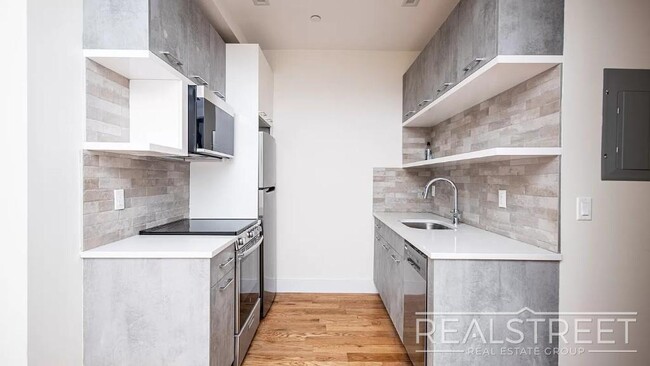 Building Photo - NEW MODERN 2 BED IN CROWN HEIGHTS!