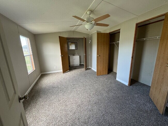 Building Photo - 3 BR | 2 BA Mobile Home in Pikeville *Trash Pick-Up Included*