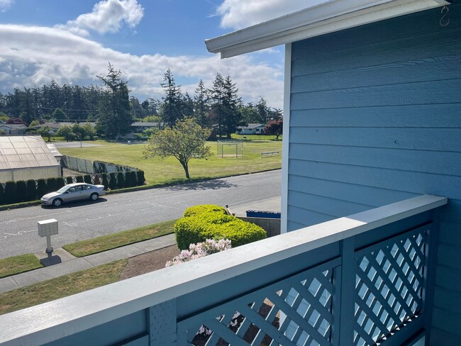 Building Photo - Oversized 3 Bedroom Condo Near NAS Whidbey...