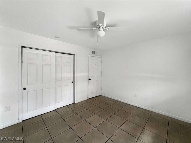 Building Photo - 1852 Golf View Ave