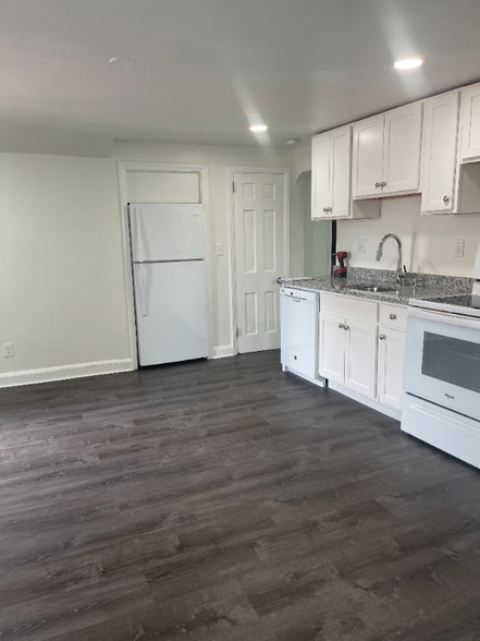 Building Photo - 701 Academy Rd