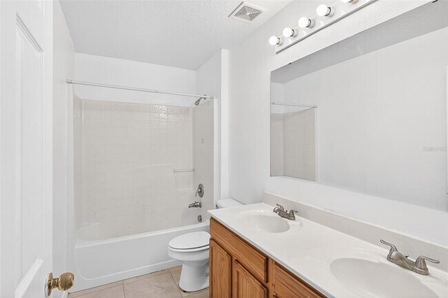 Building Photo - 1906 Lakeview Ln