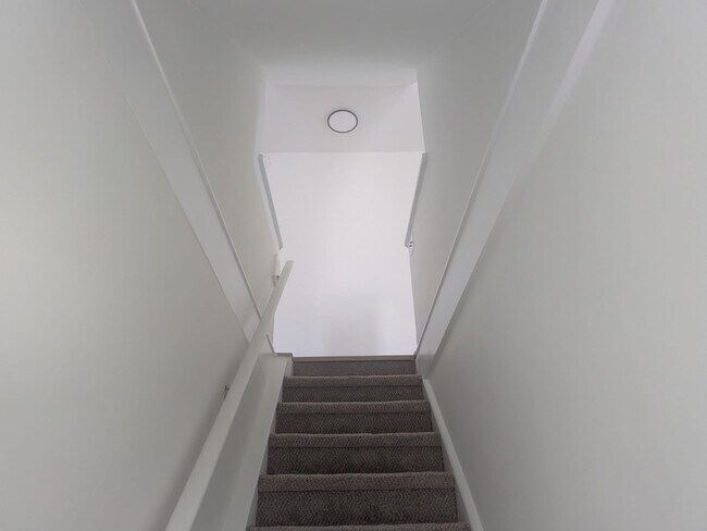 Building Photo - 712 Station Ave