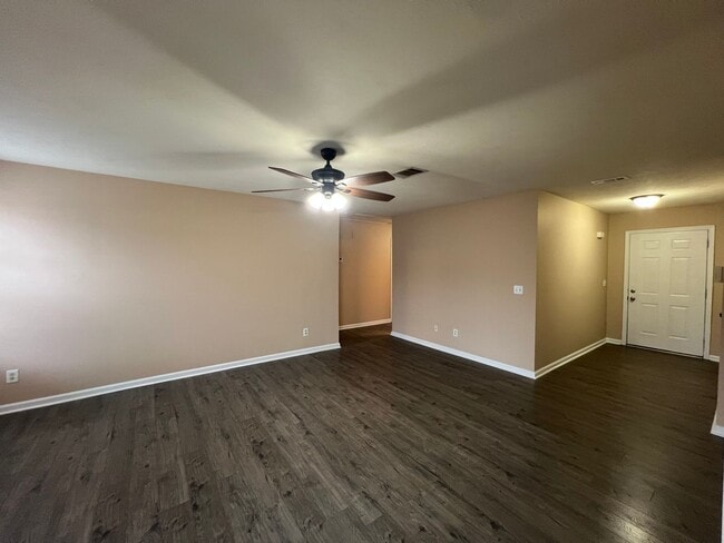 Building Photo - $250 Off First Month's Rent! Nice 3 Bedroom 2 Bath Home in Lavergne - Available Now!