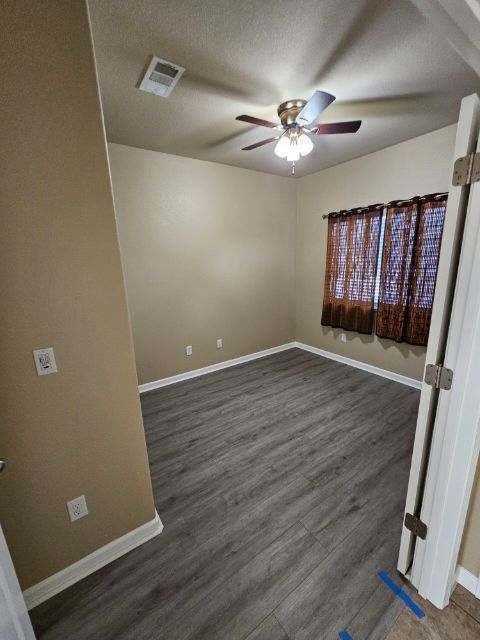 Building Photo - 5620 Bloom Dr