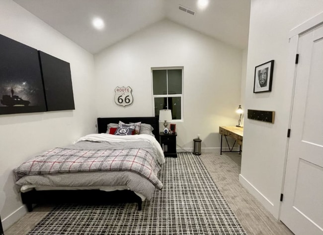 Building Photo - 997 Willow Breeze Ln