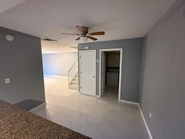 Building Photo - 5276 Middle Ct