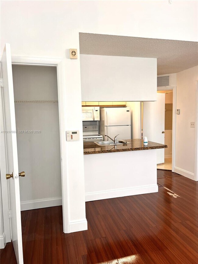 Building Photo - 17500 NW 67th Ct