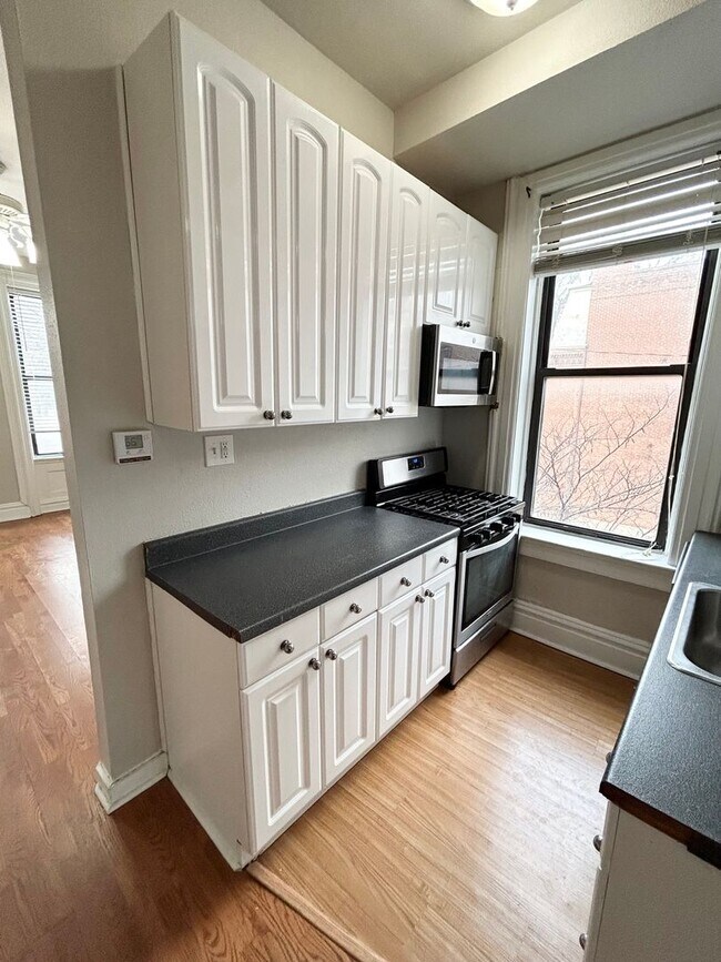 Building Photo - 2300 S 9th St