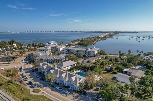 Building Photo - 3651 NE Pineapple Ave