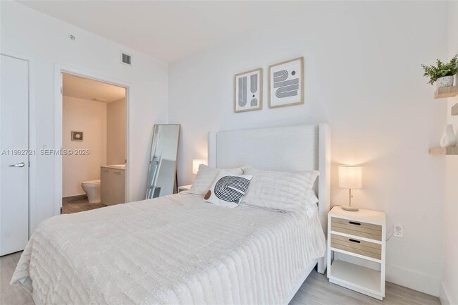 Building Photo - 1010 Brickell Ave