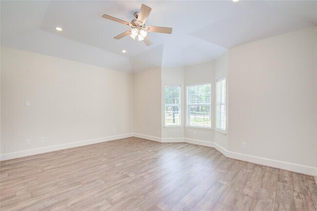 Building Photo - 10572 Twin Oak Dr